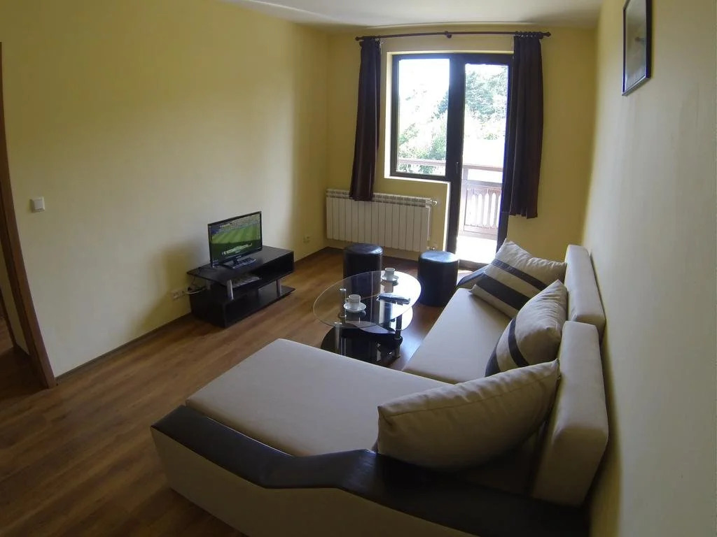 Rusaliite Adventure House