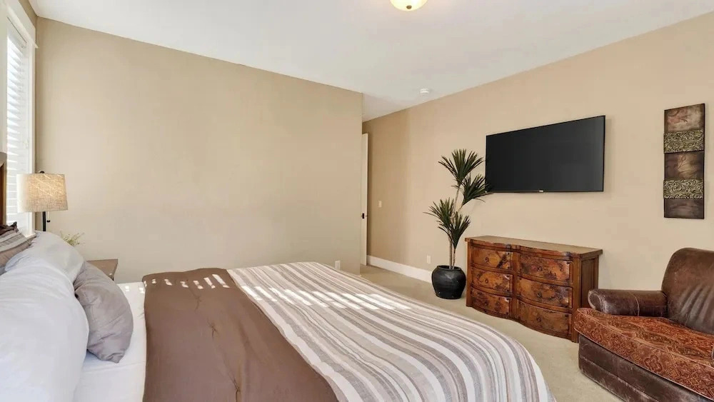 Mulligan Estate by Avantstay Sunriver Retreat + Hot Tub + Game Room + Bikes + Near Trails & Golf