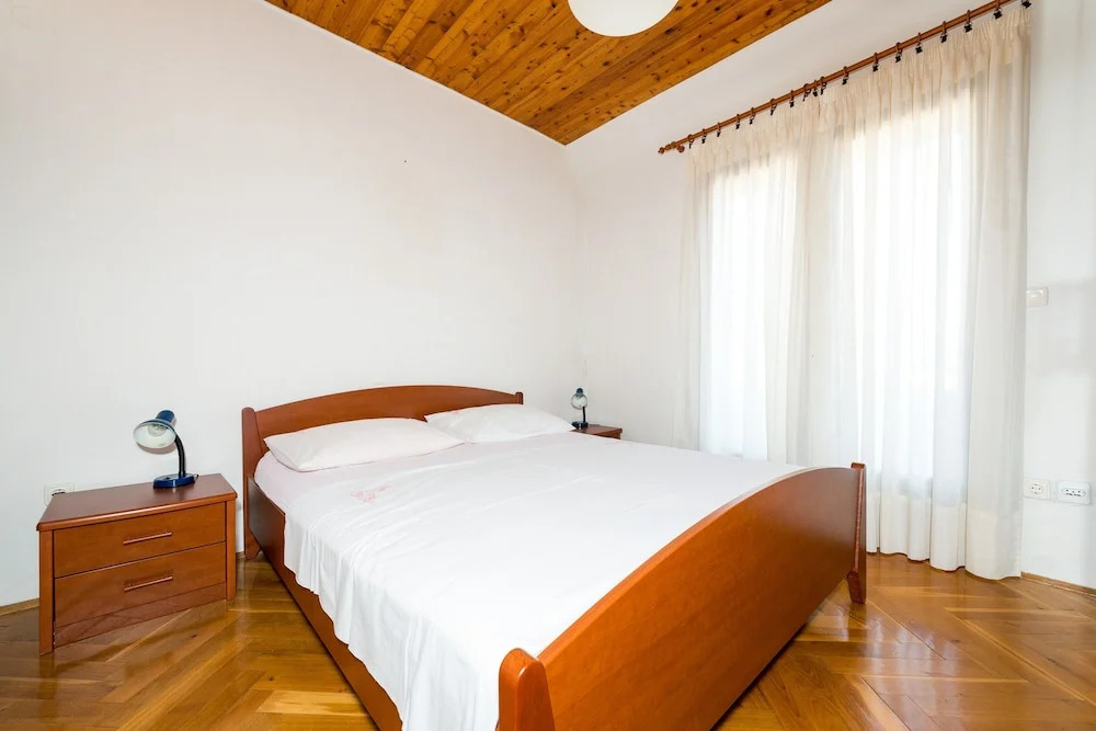 Apartments & Rooms Tapera