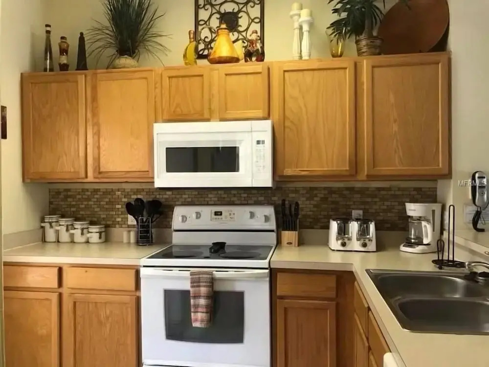 3br, 2.5ba Townhome W/ Lake View, Sunny Rear Yard 3 Bedroom Townhouse by RedAwning