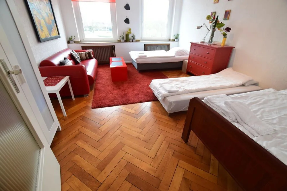 Tolstov-Hotels Large 3 1/2 Room Apartment
