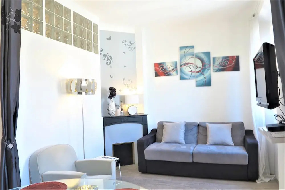 Stylish and Modern 1 Bedroom