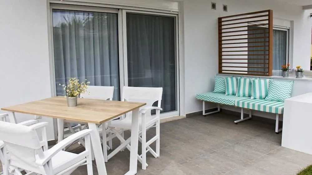 Aristotelia Gi Ikies - Olympiada Poolside Retreats