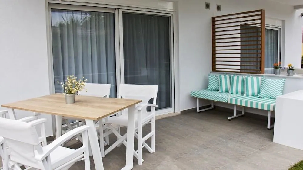 Aristotelia Gi Ikies - Olympiada Poolside Retreats