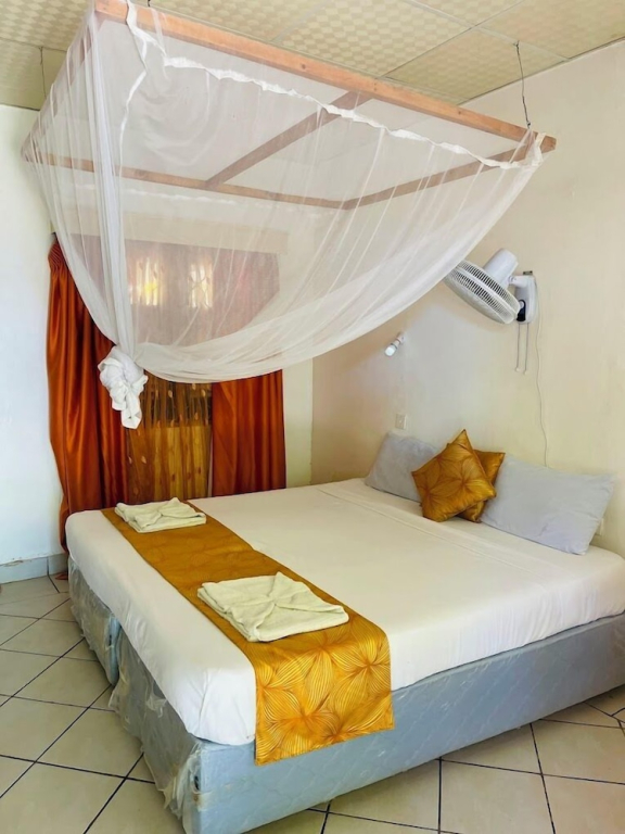 Qwetu Beach Resort Likoni