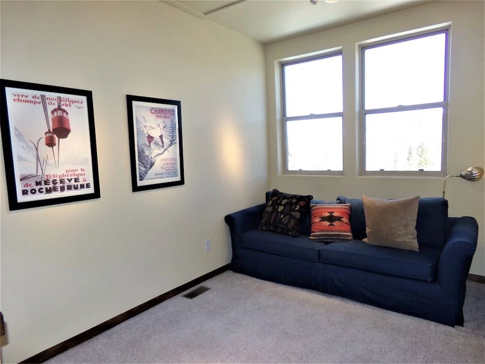 Fawn Townhome 3 bed 3 bath HTJP3
