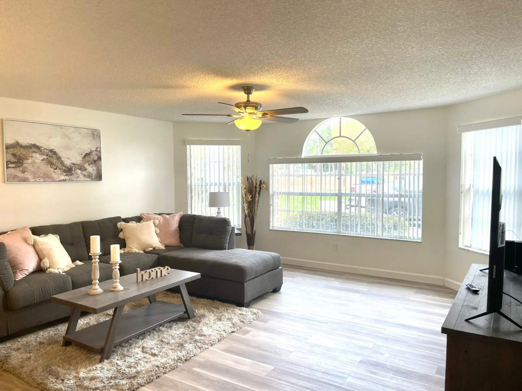 Grand Family 3BD Condo Apartment Near Disney Parks 5