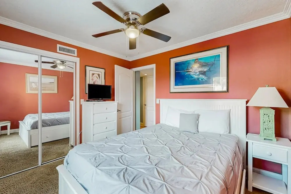 Oceanfront Community w/ Pool, Walk to Beach! condo