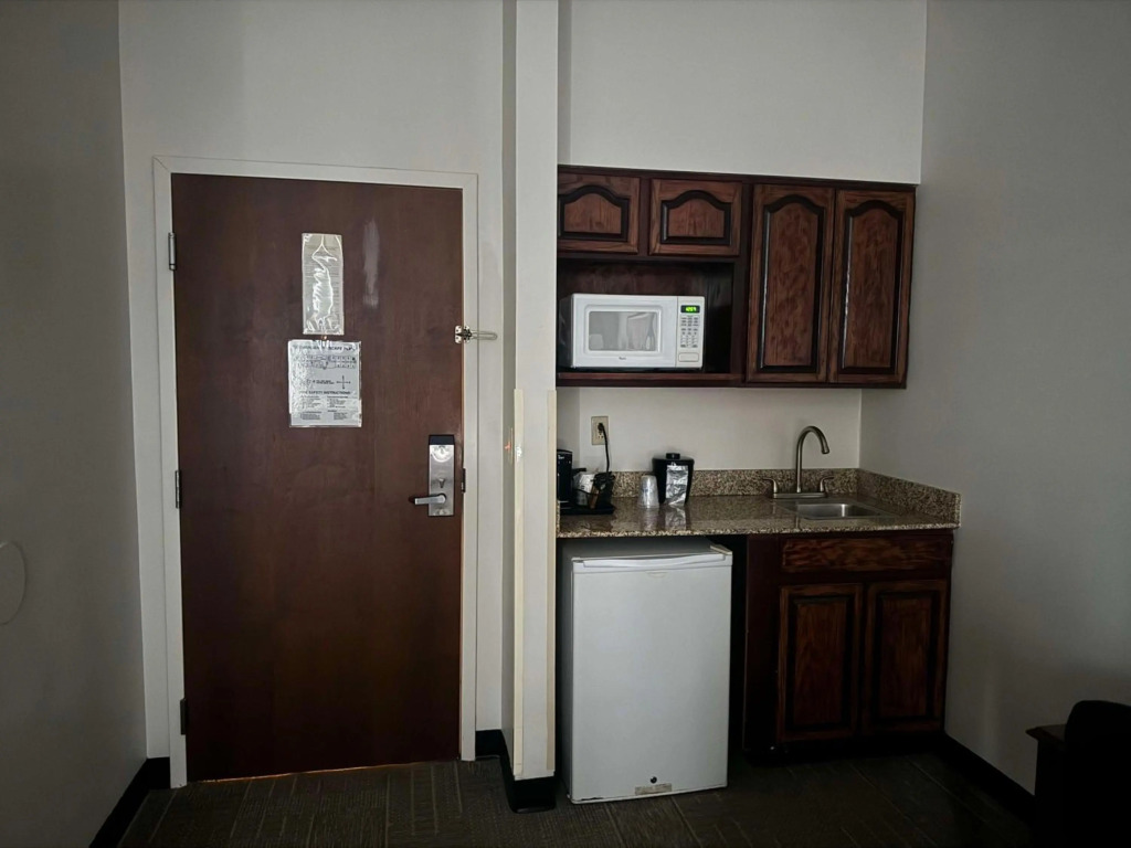 Best Western PLUS Hannaford Inn & Suites