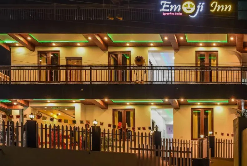 Hotel Emoji Inn