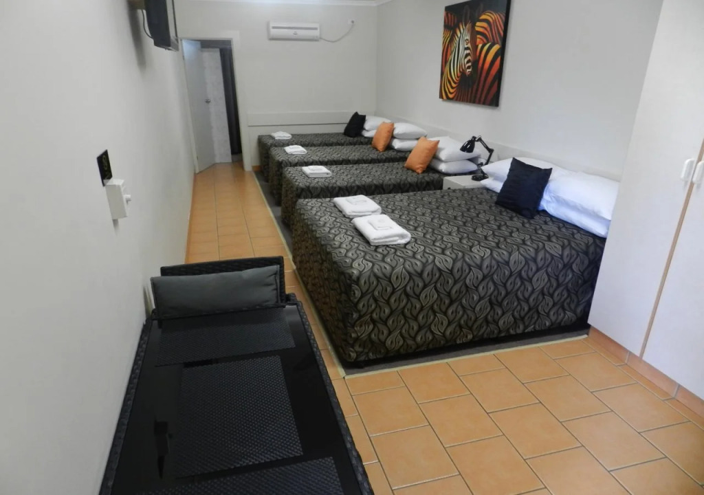 Golden Palms Motor Inn