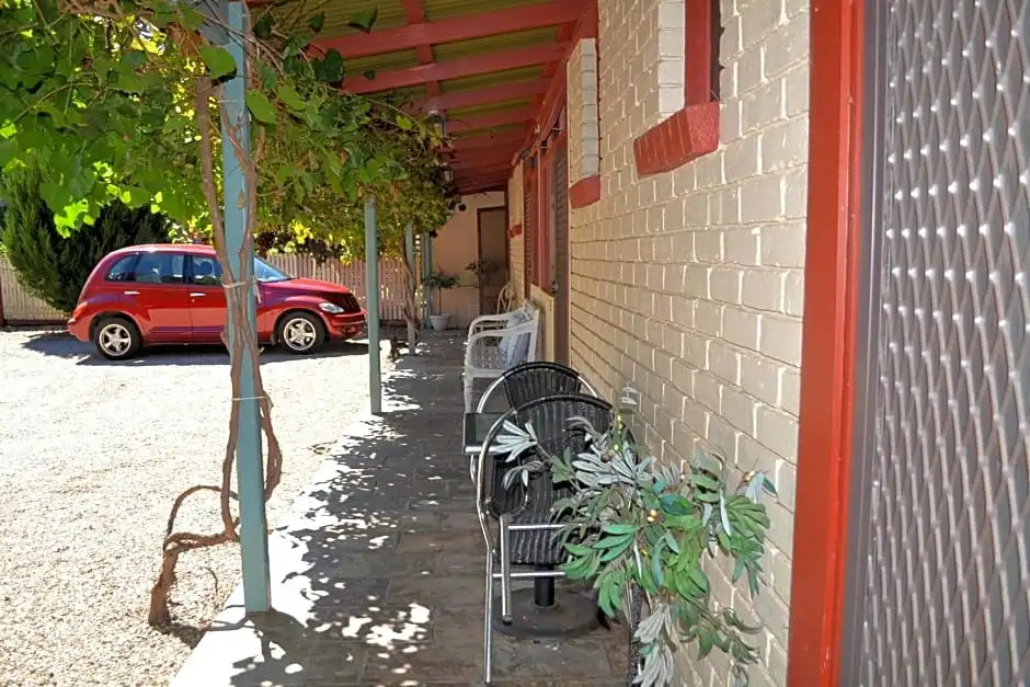 Colonial Bank Motel
