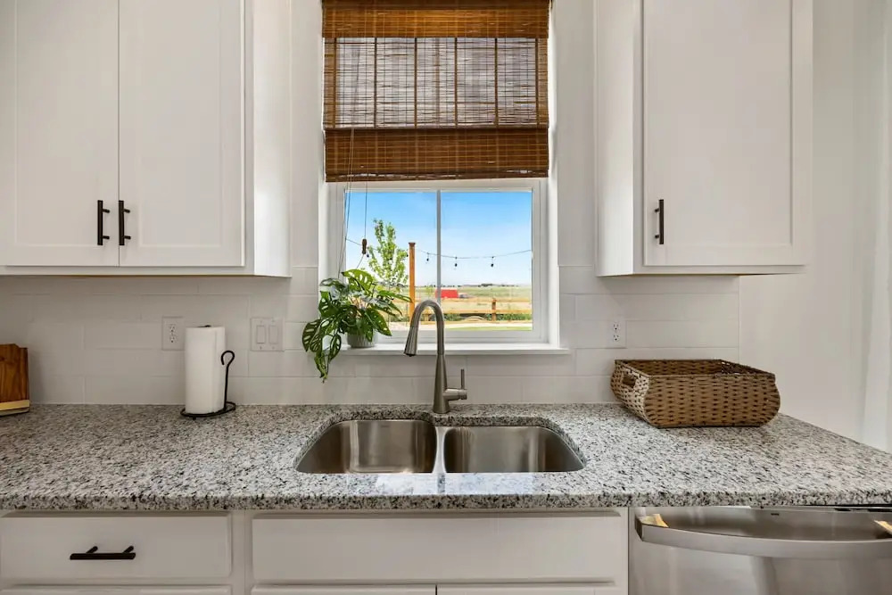 New Build W/ Great Backyard & Lake Access!