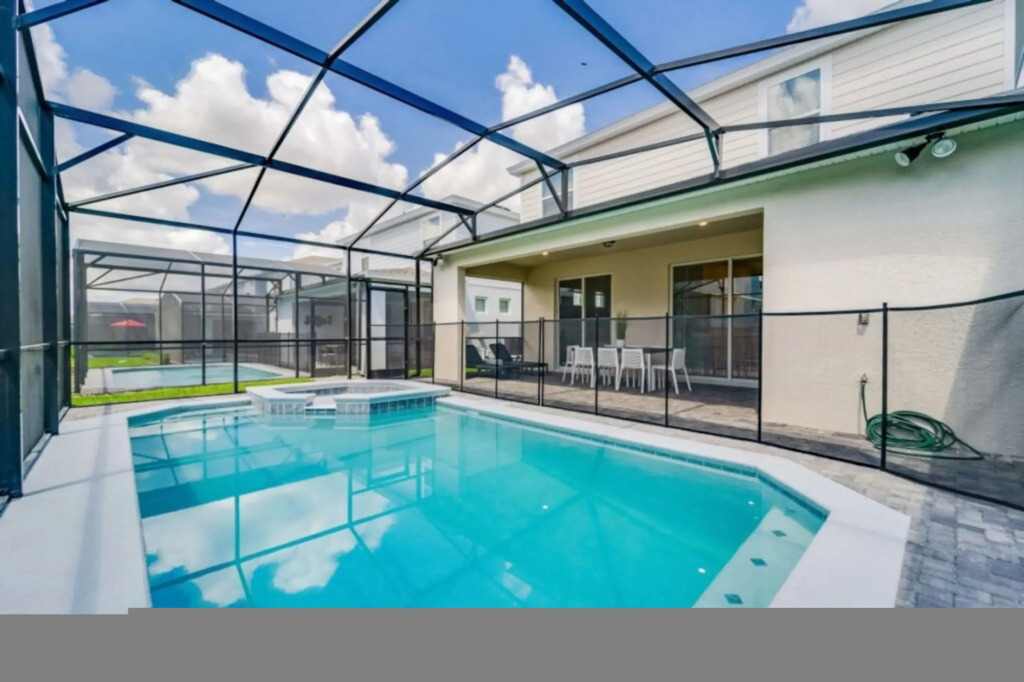 5 Bed Fun Themed Windsor Island Resort Getaway