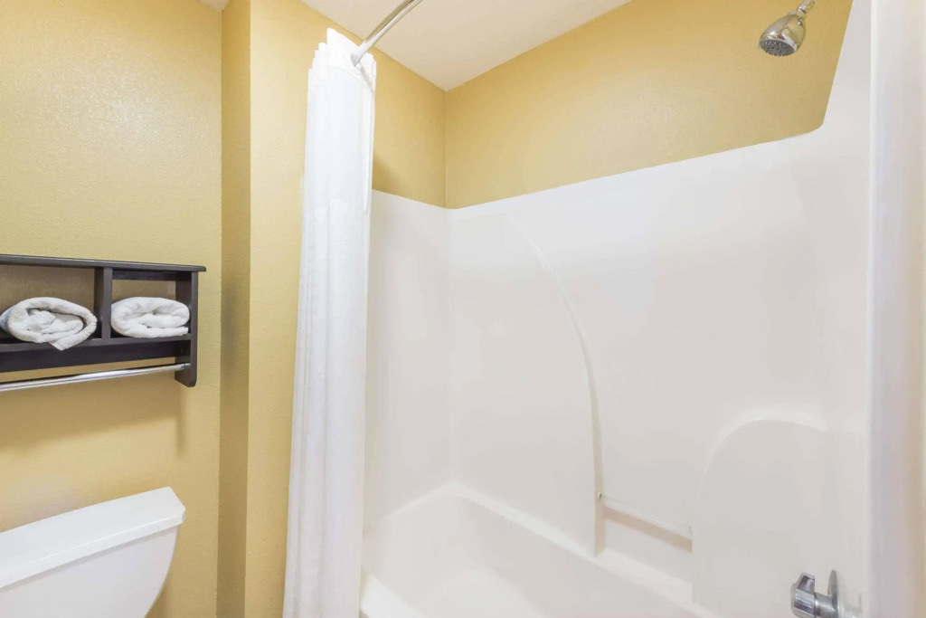 Super 8 by Wyndham Lake Charles Northeast
