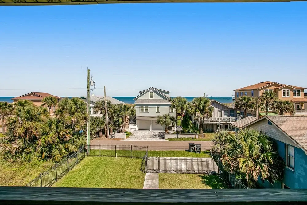 Beautiful 3-level Home Steps From the Beach W/wifi, Washer/dryer, & Central AC