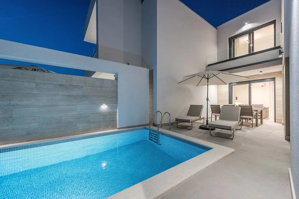 Luxury Villas Joy