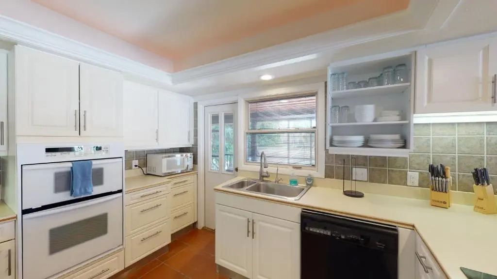 Waterfront Tip Lot Treasure w/ Southern Sunshine