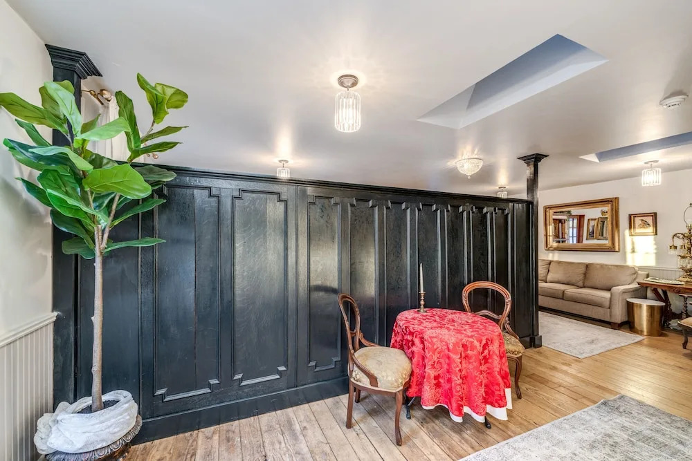 The Dutch Flat Hotel