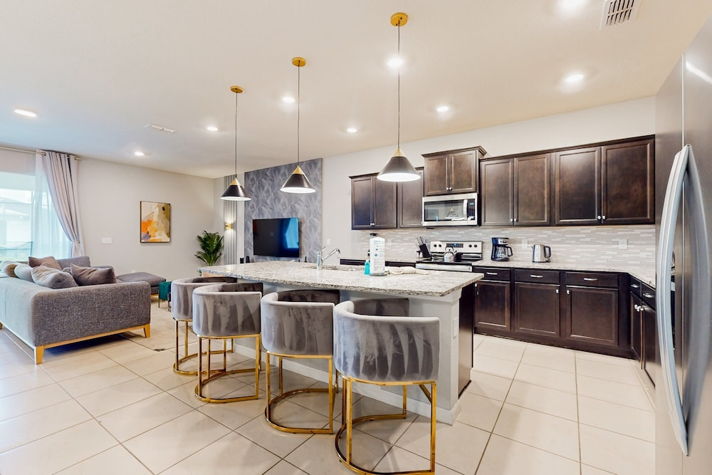 Inviting Family-friendly Home W/private Pool, Spa, Central AC, & W/D