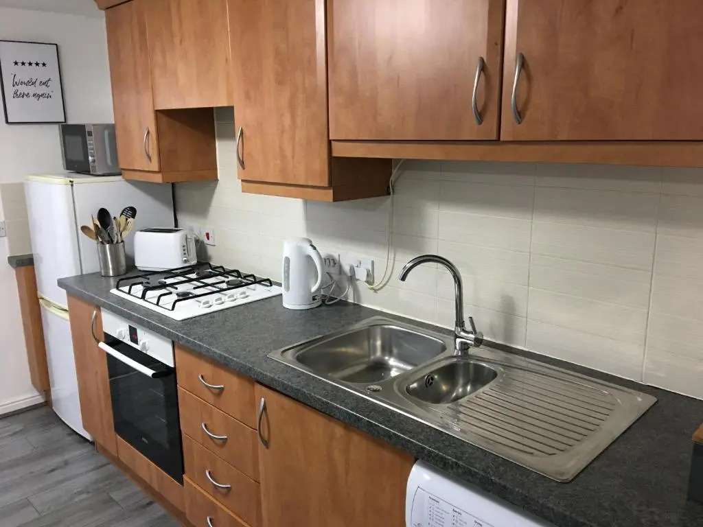 3 Smart TVs, Sleeps 3, VAN PARKING, Fast WIFI
