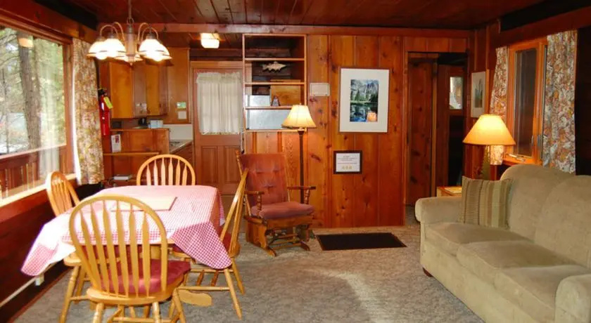 RedAwning Cabin #8 Nugents Nest