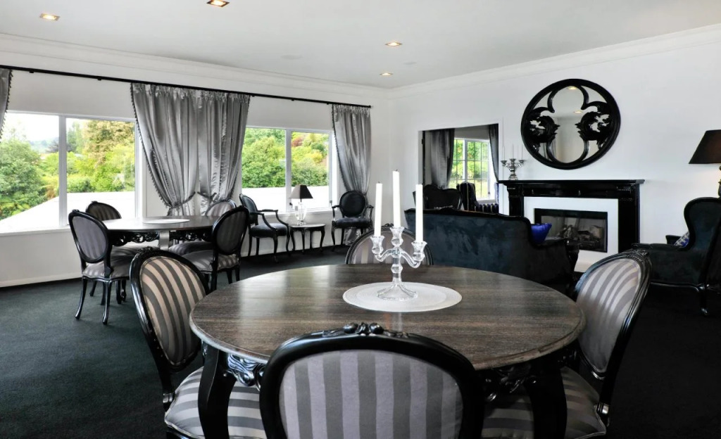 Black Swan Lakeside Boutique Hotel