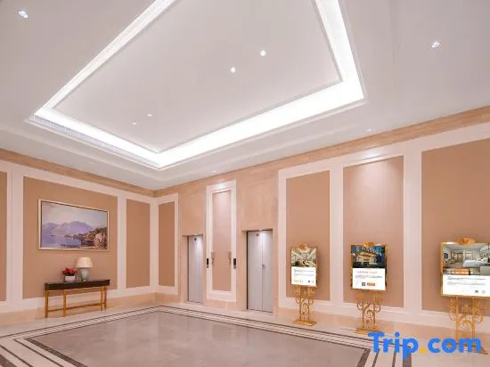 Vienna Hotel (Shenzhen World, Haoxiang Metro Station Branch)