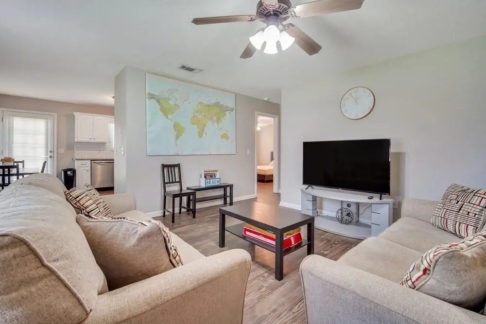 Cozy and Contemporary Villa 1 Mile from GSU
