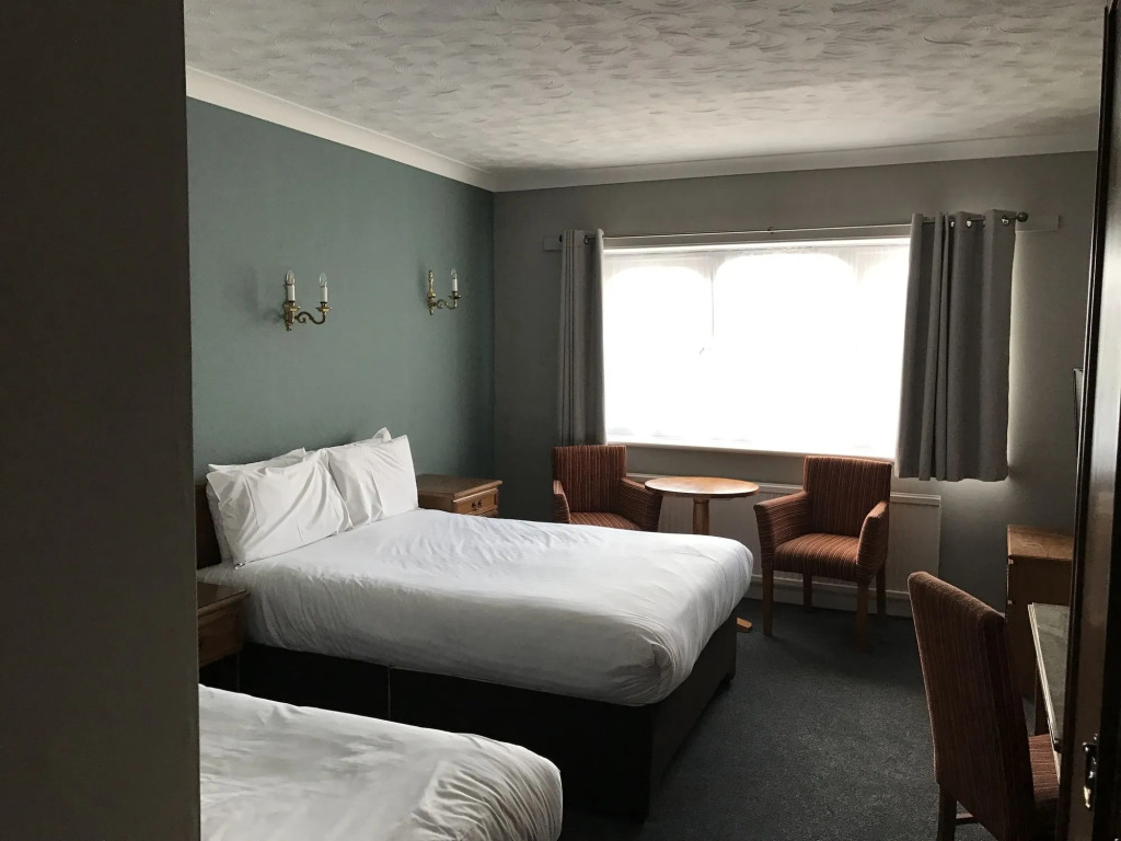 South Lawn Hotel