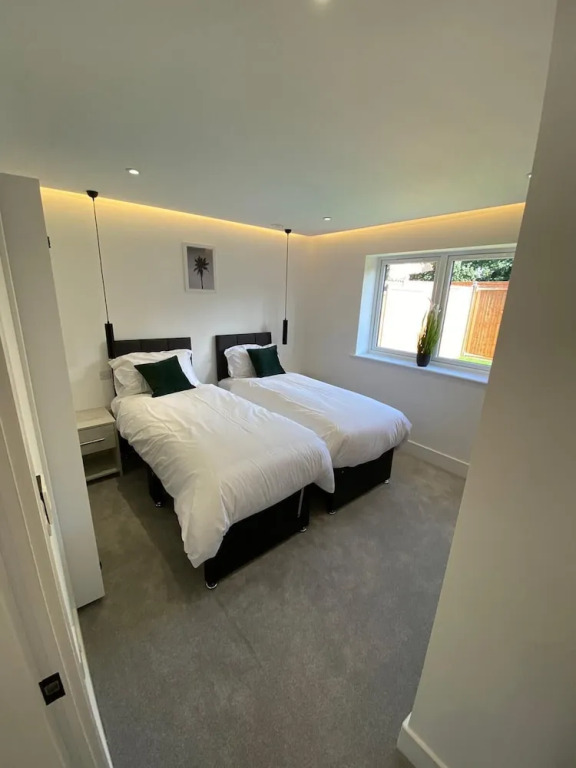 Modern 2 Bedroom 2 Bathroom flat