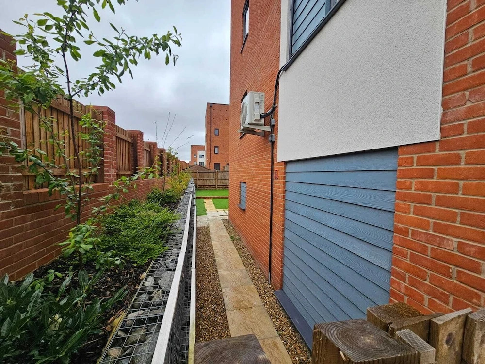Ipswich - 3 Beds - Sleeps 6 - Private Garden