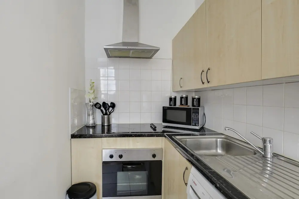 2 Bedroom Apartment 1st Floor Central London