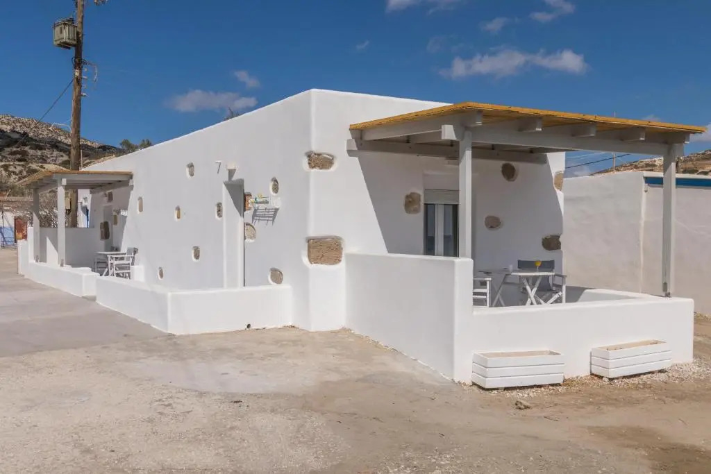 Aqua Bay Beachfront Studios Agia Kyriaki Beach, Milos