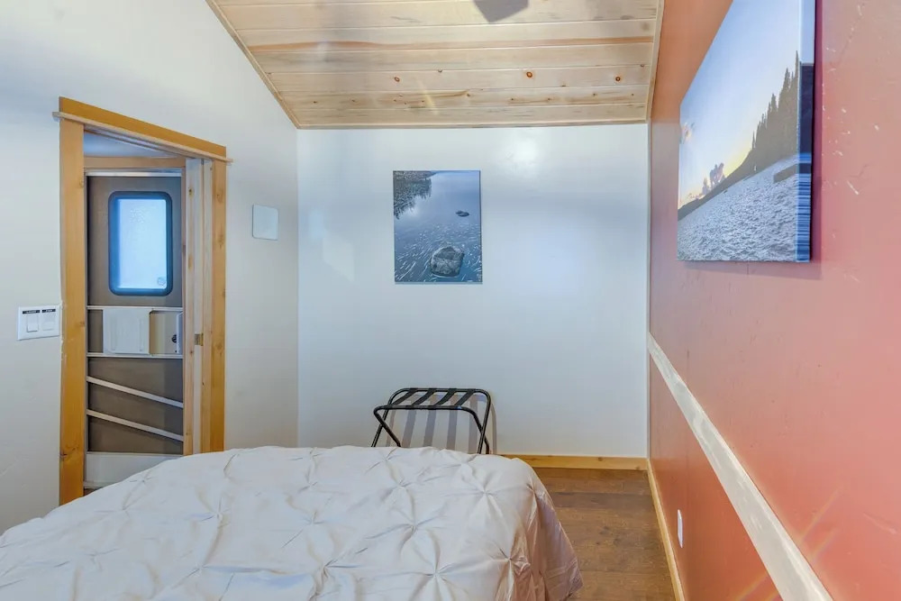Cozy & Restful Cabin, Steps to Lake Almanor