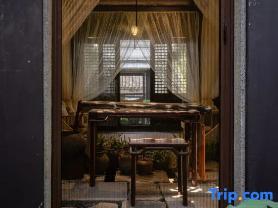 Yueshang Zen Space Homestay (Jinxi Ancient Town)