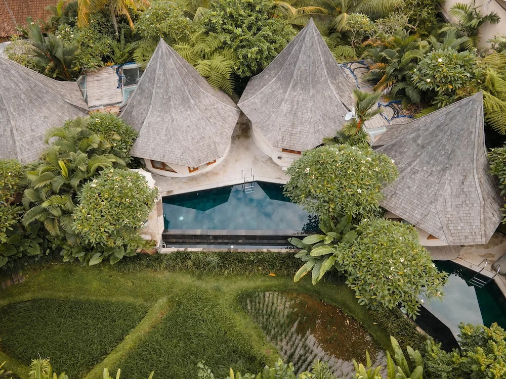 The Sender Pool Suites
