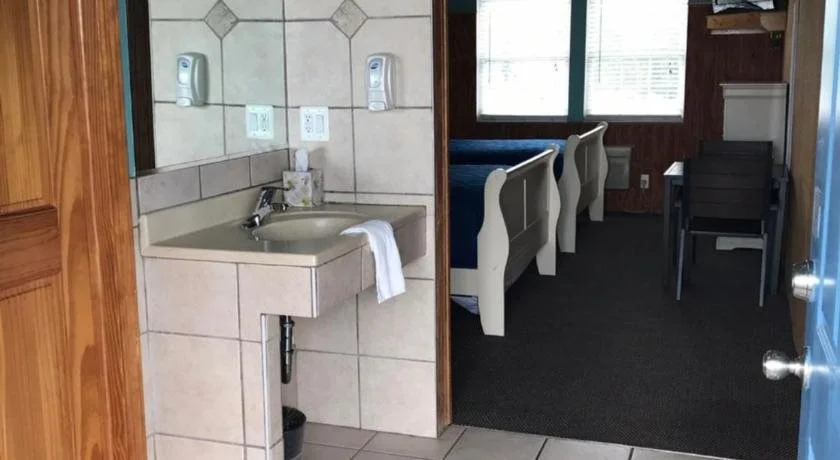 Pelican Point Motel