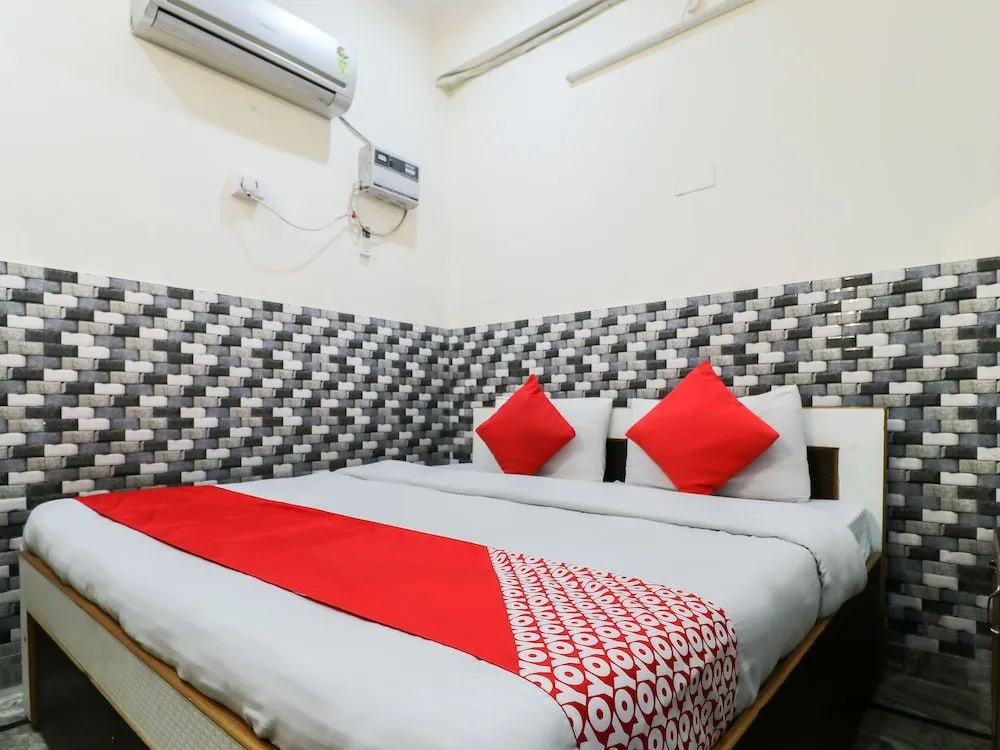 OYO 11762 Trimurti Guest House