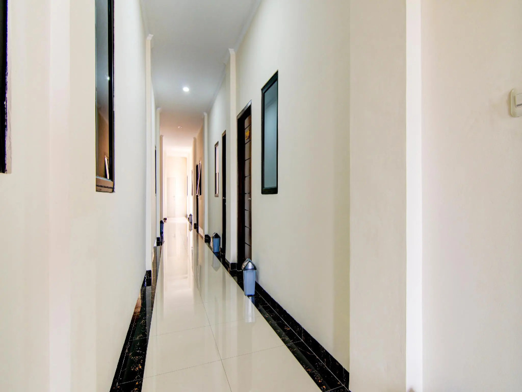 OYO 90233 The Shine Residence