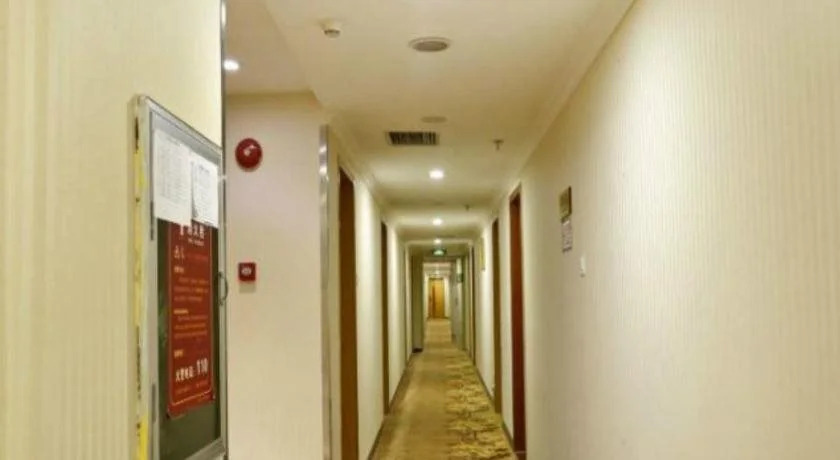 Glee Hotel