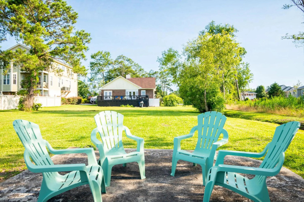 Dockside Paradise by Oak Island Accommodations