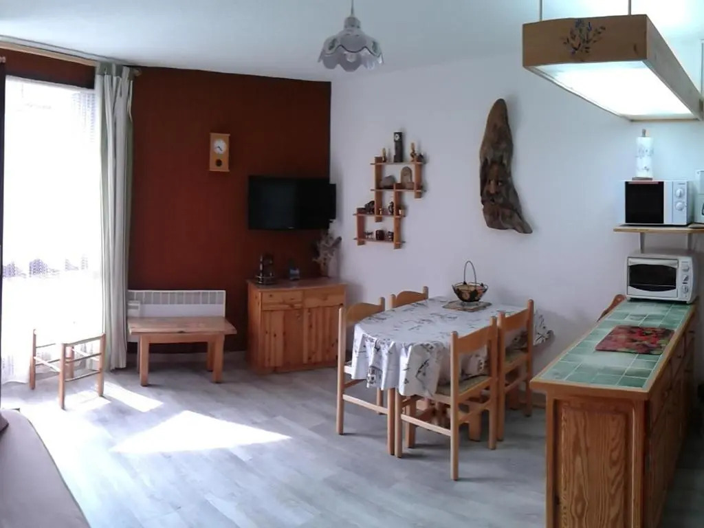 Appartement Enchastrayes, 1 pièce, 4 personnes - FR-1-165A-35
