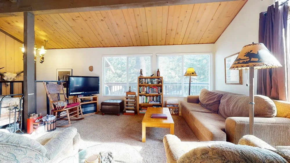 Timberline 44 Cozy and Quiet, Corner Unit, Lots of Natural Light by RedAwning