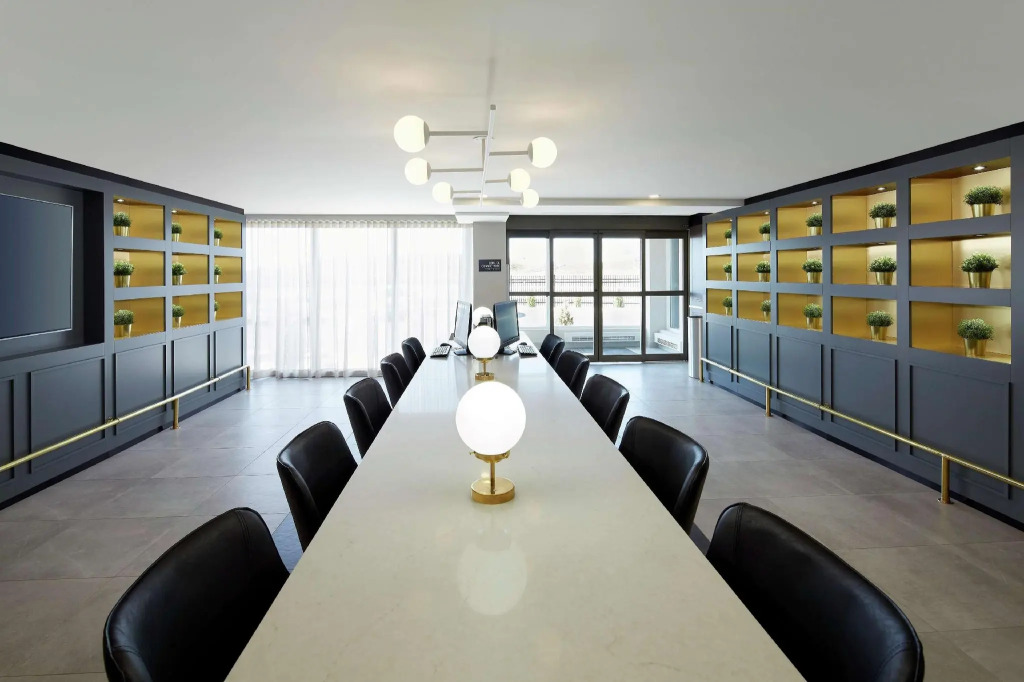 Doubletree By Hilton Montreal Airport