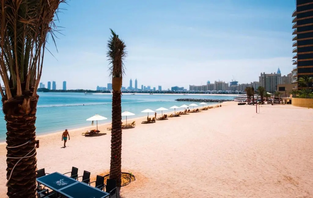 Maison Privee - Spacious Apt on Palm Jumeirah w Sea Views and Premium Facilities Access