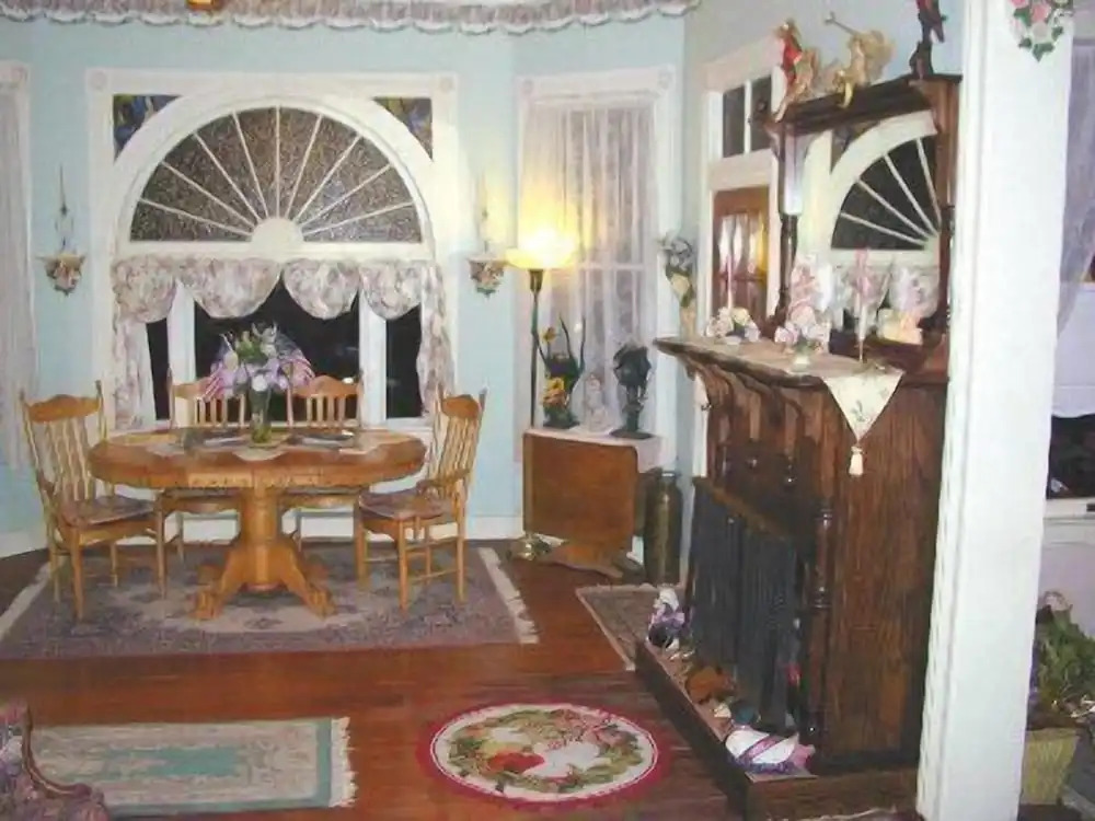 Robin's Nest Inn
