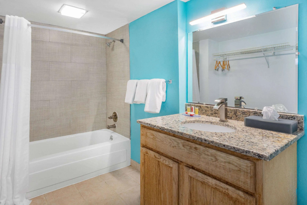 Days Inn by Wyndham Livonia Canton Detroit