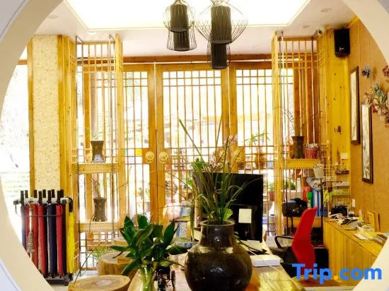 zhaoxing He Zhai Mountain with May Flower Boutique Station