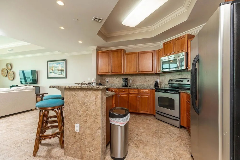 Phoenix West 807 3 Bedroom Condo